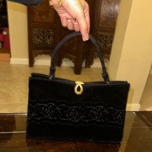 Vintage crown Lewis velvet black handbag with gold hardware ✨🤍